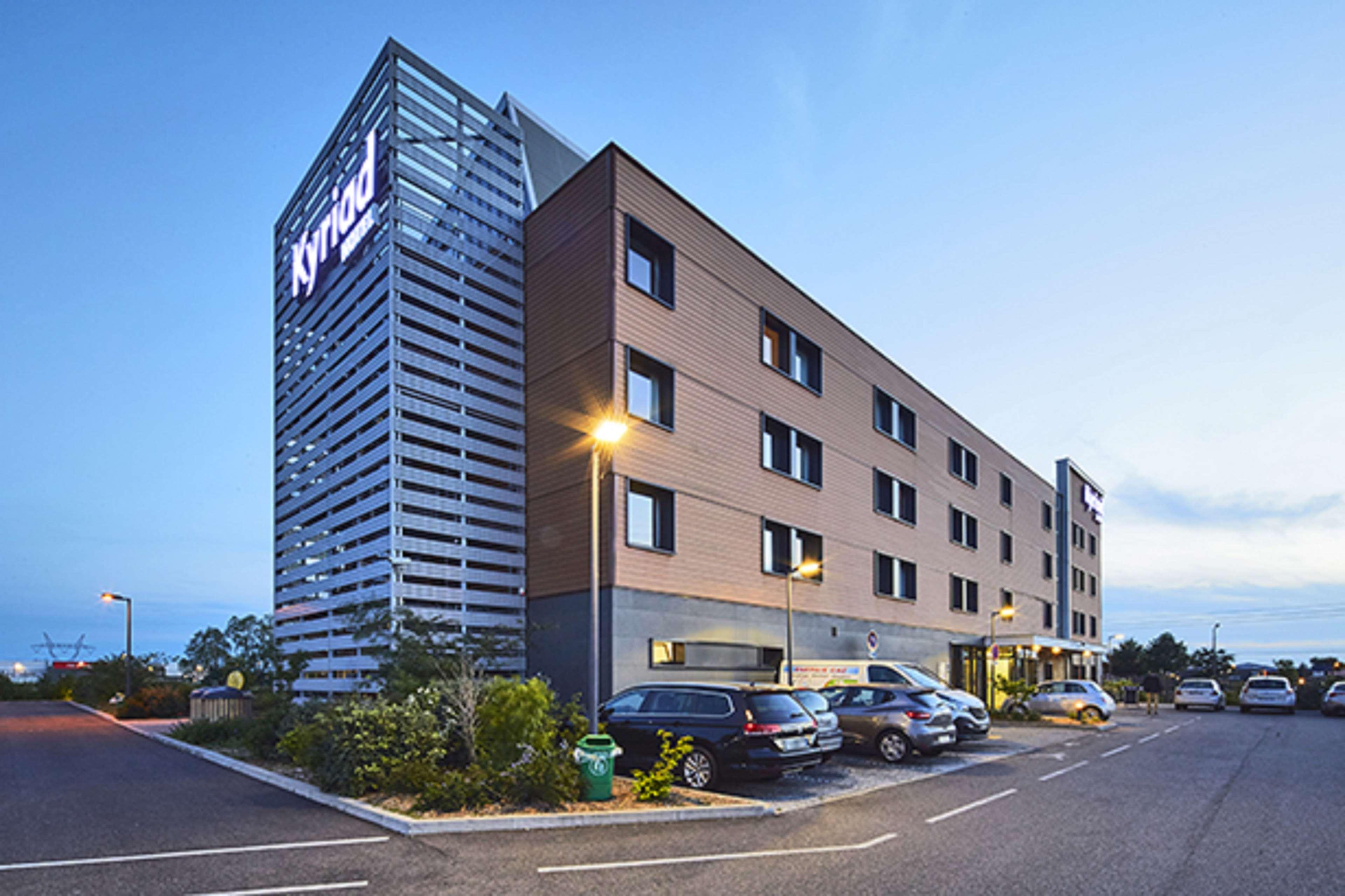 Готель Ibis Lyon Est Мейзьє Екстер'єр фото